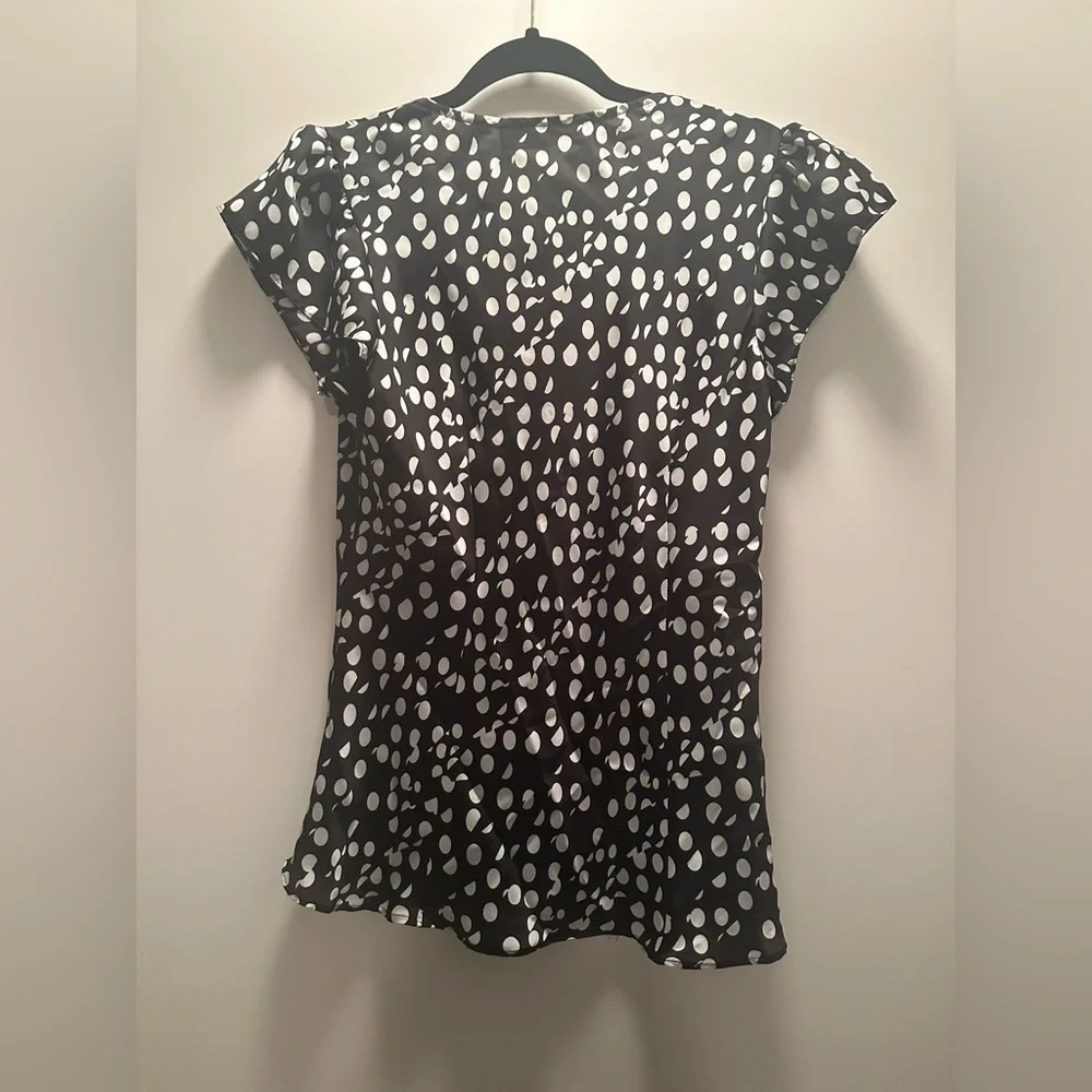 Two Hayley Matthews short sleeve blouses - great for under suit jacket. Size M - Picture 3 of 5